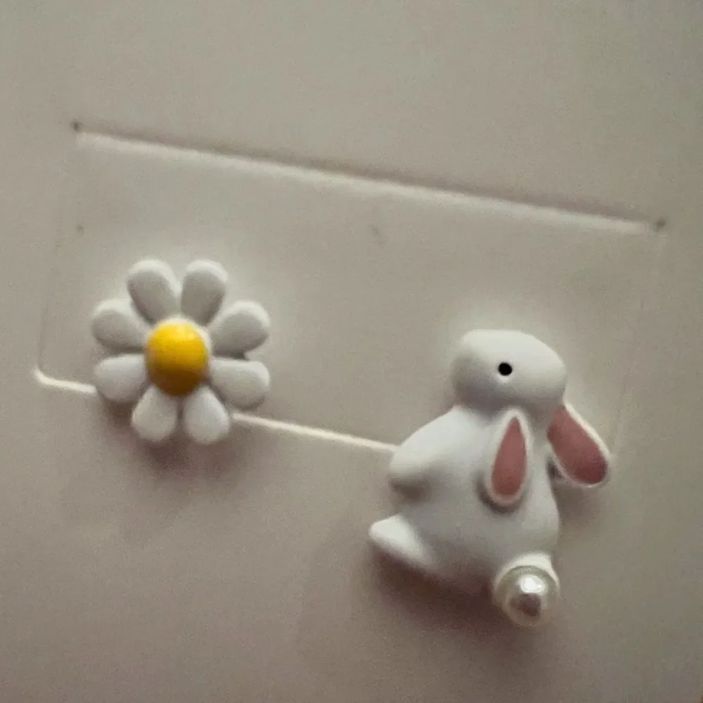 🐰 Betsey Johnson mismatched flower & bunny earrings 🐰 - Picture 5 of 5